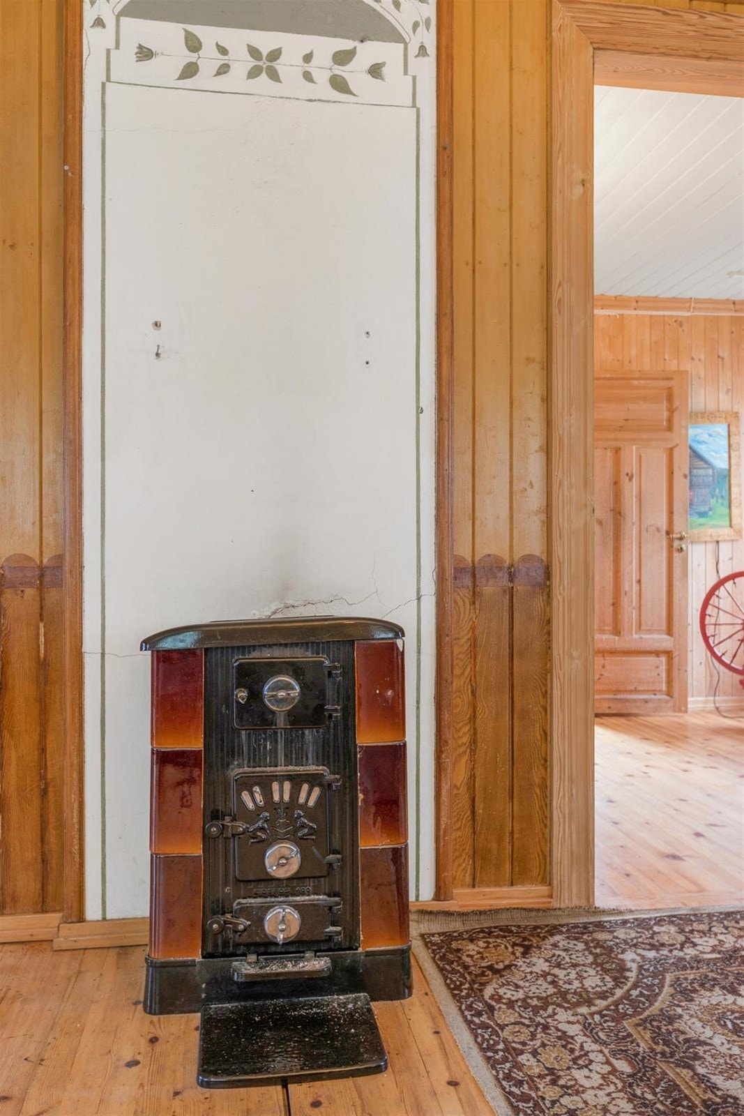 Peis i stue i første etasje. Galleribilde