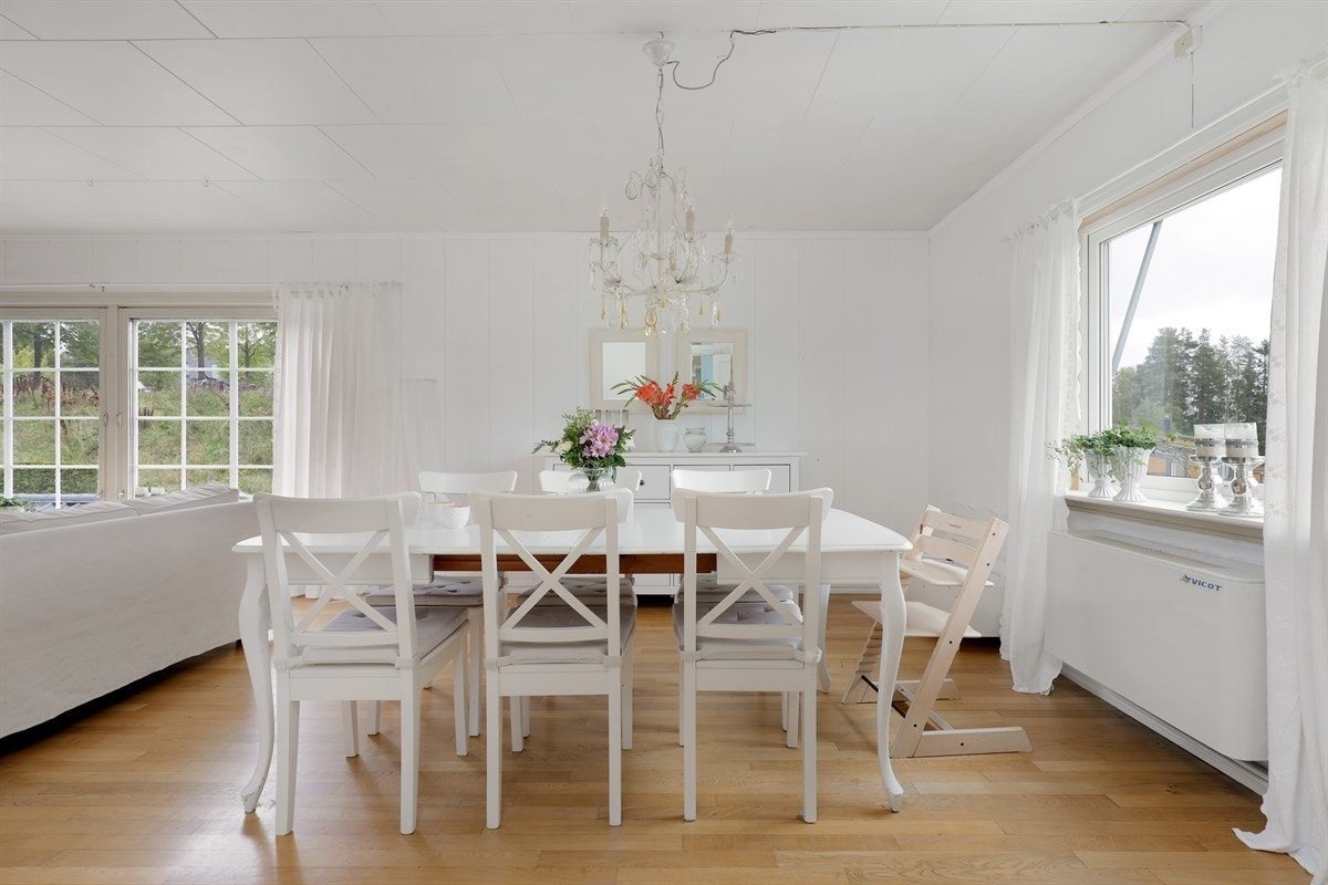 Plass til en romslig spisestue. Galleribilde