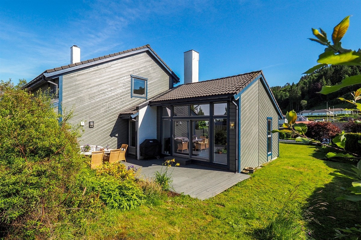 Skjermet terrasse mot nordvest. Galleribilde