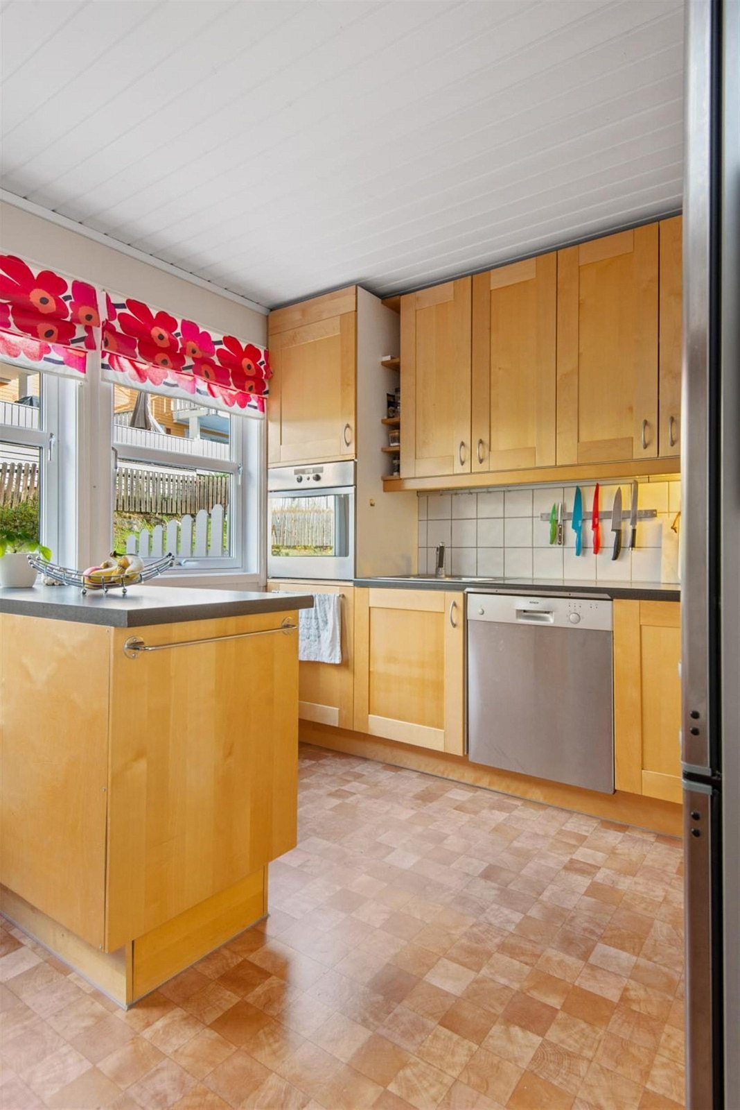 Godt med skapplass på kjøkkenet Galleribilde