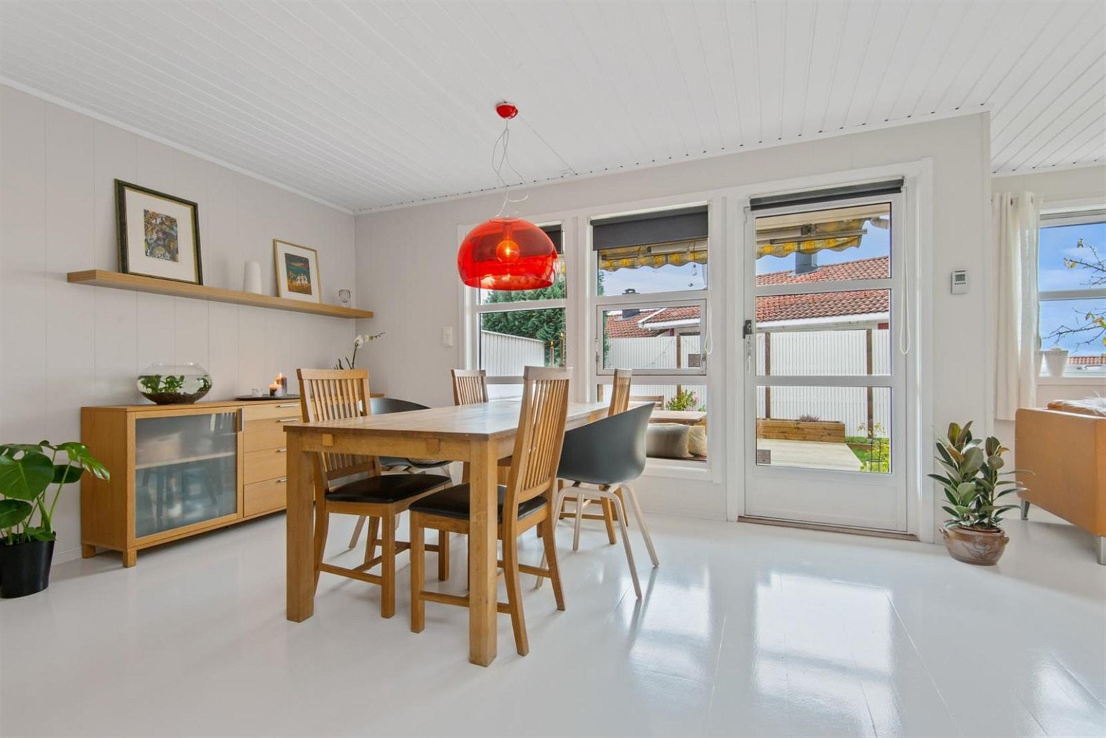 Utgang til terrasse fra stuen Galleribilde