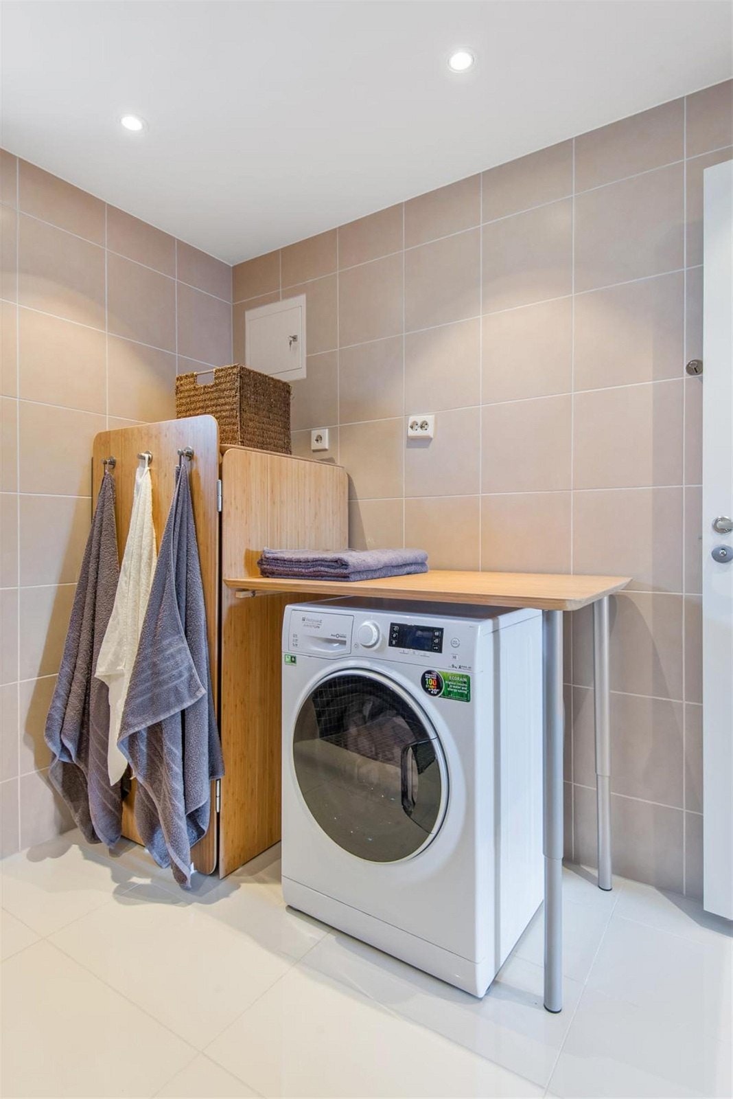 Nytt bad med opplegg til vaskemaskin. Galleribilde