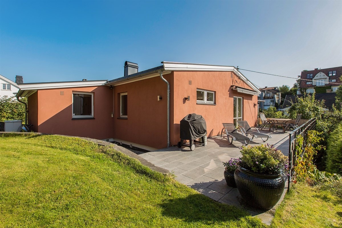 Fasade fra baksiden med terrasse Galleribilde
