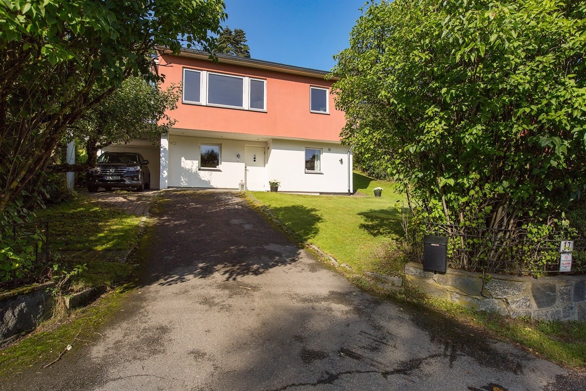 Oppkjørsel og carport Galleribilde