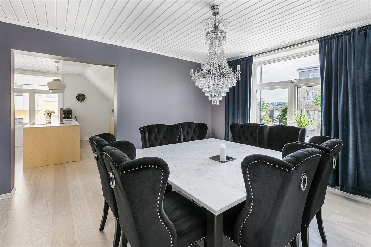 Dørfrie forbindelser slipper dagslys gjennom og bidrar til en lys atmosfære. Galleribilde