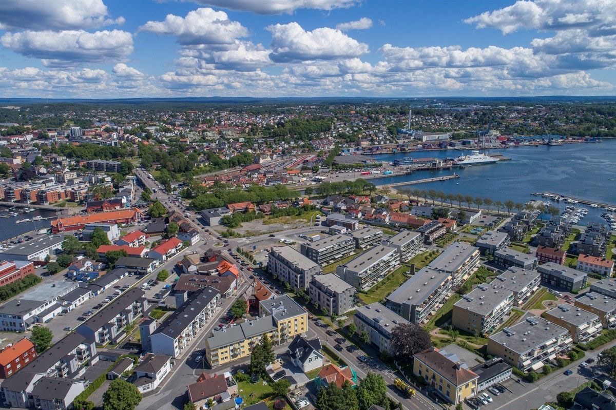 Vil du ta deg et bad, rusler du ned til bystranden Sjøbadet på få strakser. Galleribilde