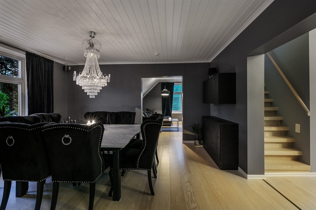 Etasjen domineres av de sosiale rommene som også her er åpent forbundet. Galleribilde