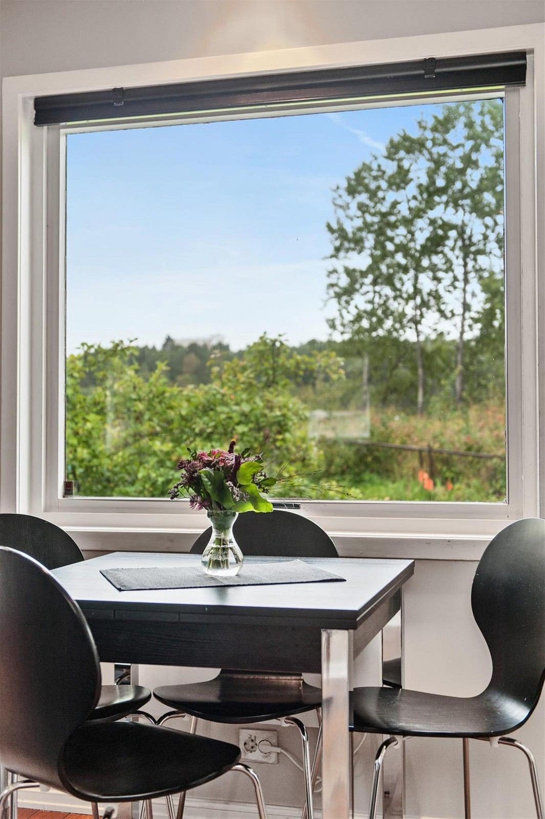 Hyggelig spiseplass med utsyn. Galleribilde