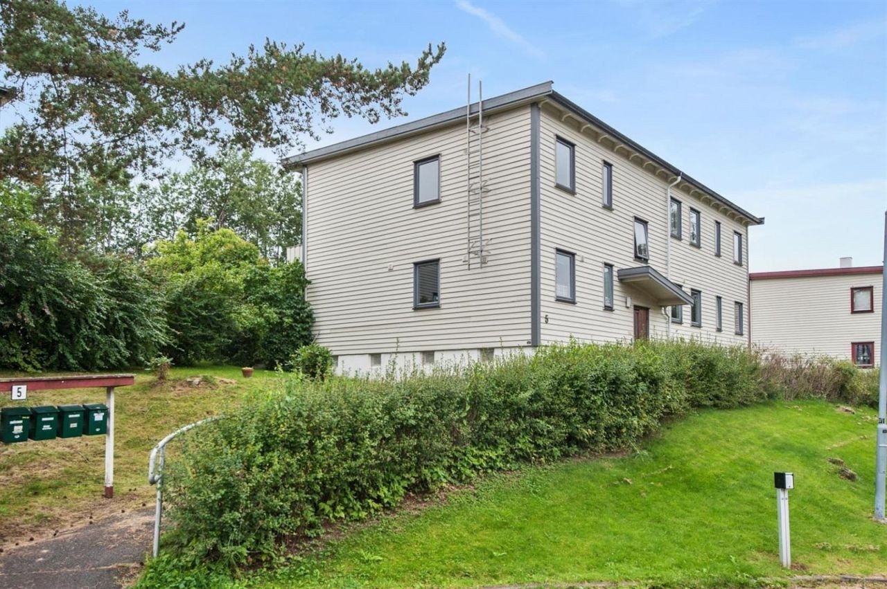 Kort vei til offentlig kommunikasjon og marka. Galleribilde