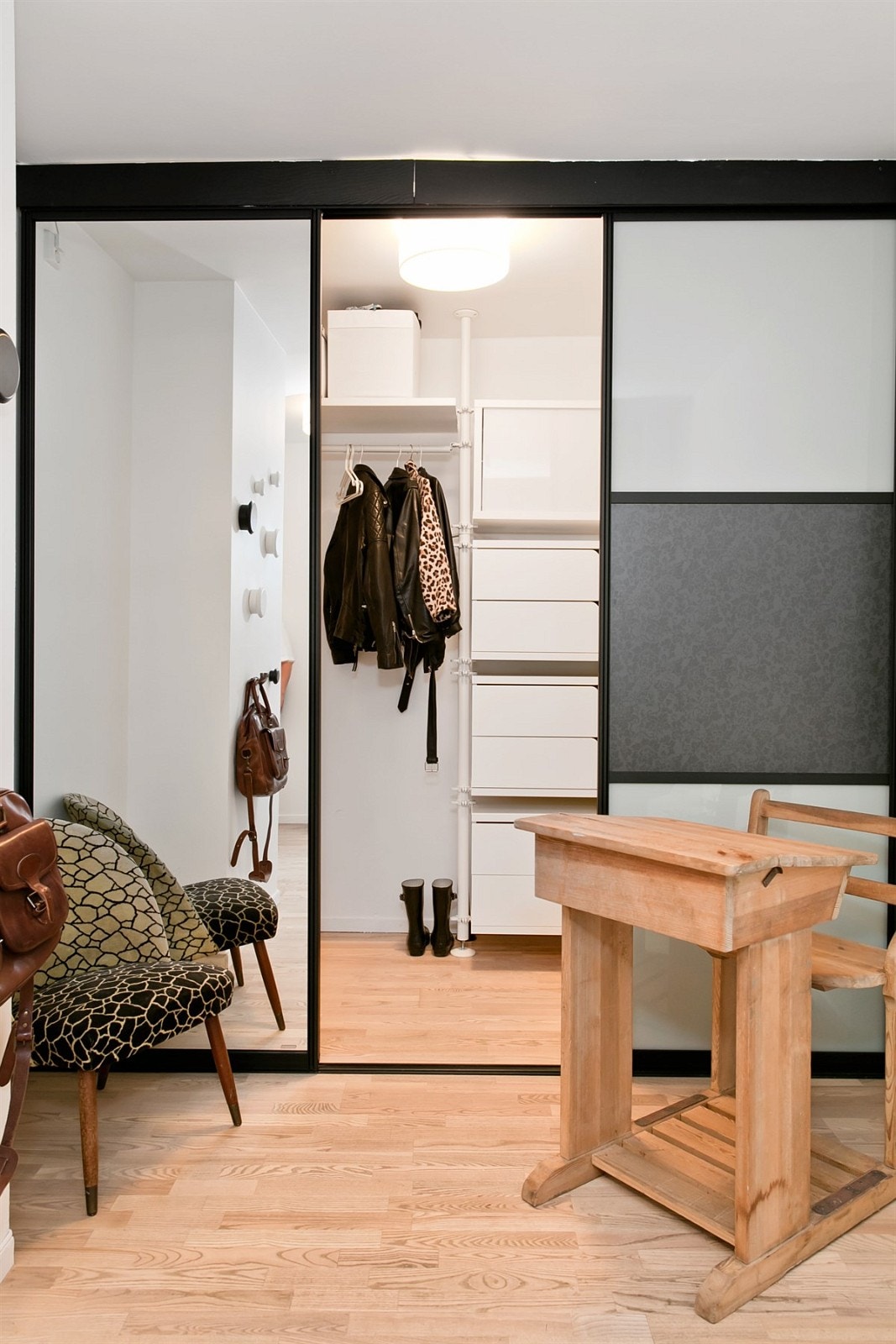 Entréen er lys og innbydende og gir et godt førsteinntrykk Galleribilde