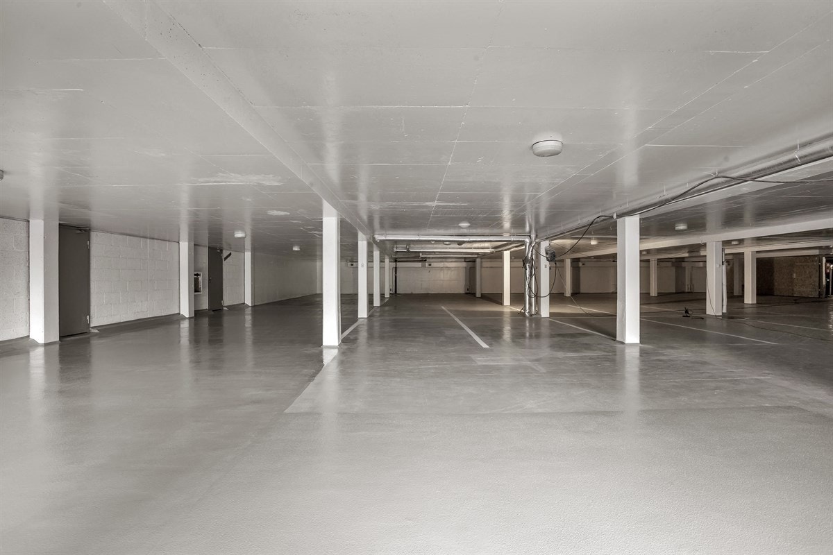 Felles garasjeanlegg, nylig oppgradert, Galleribilde