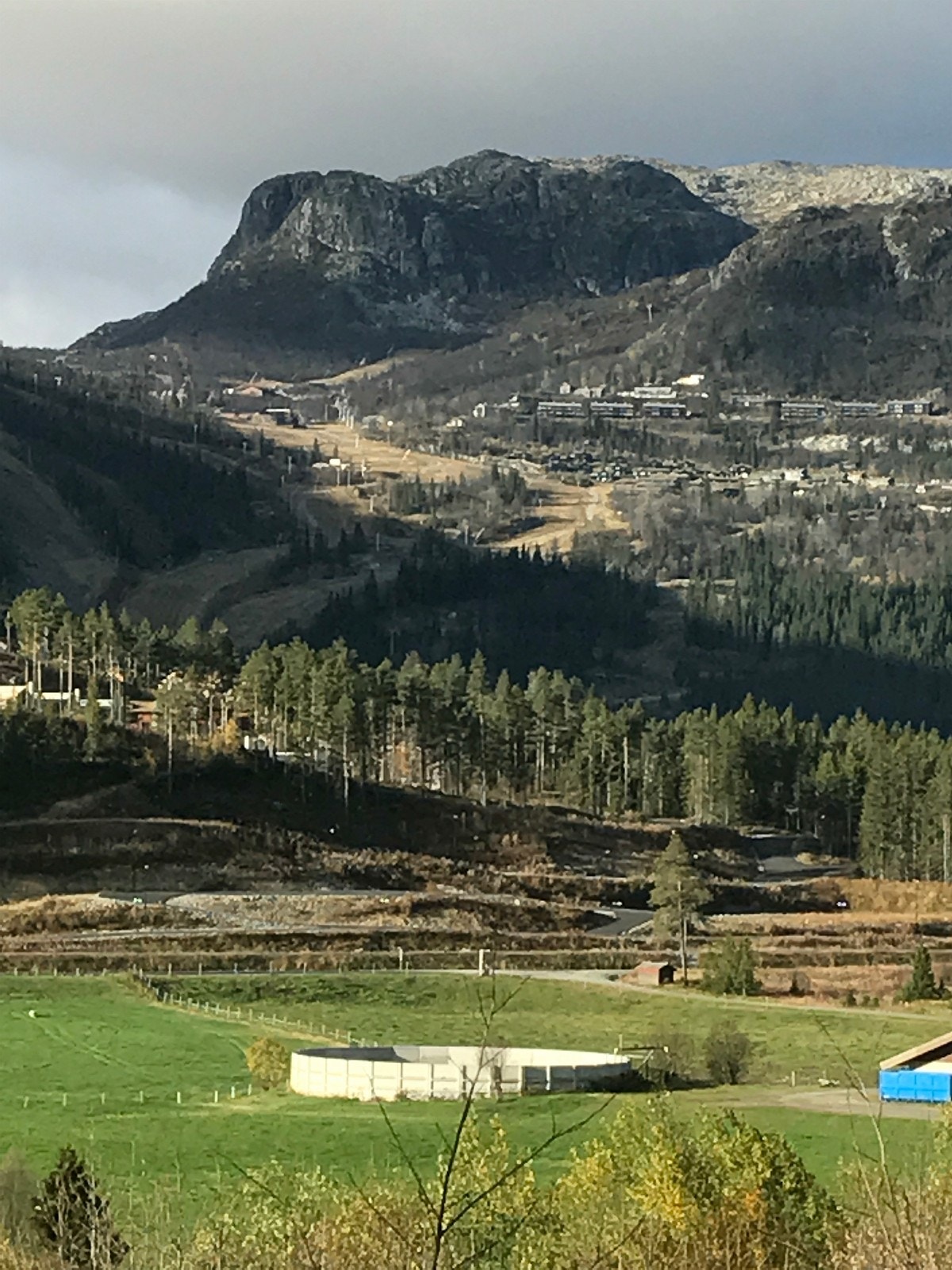 Utsikt til alpinanlegget Galleribilde