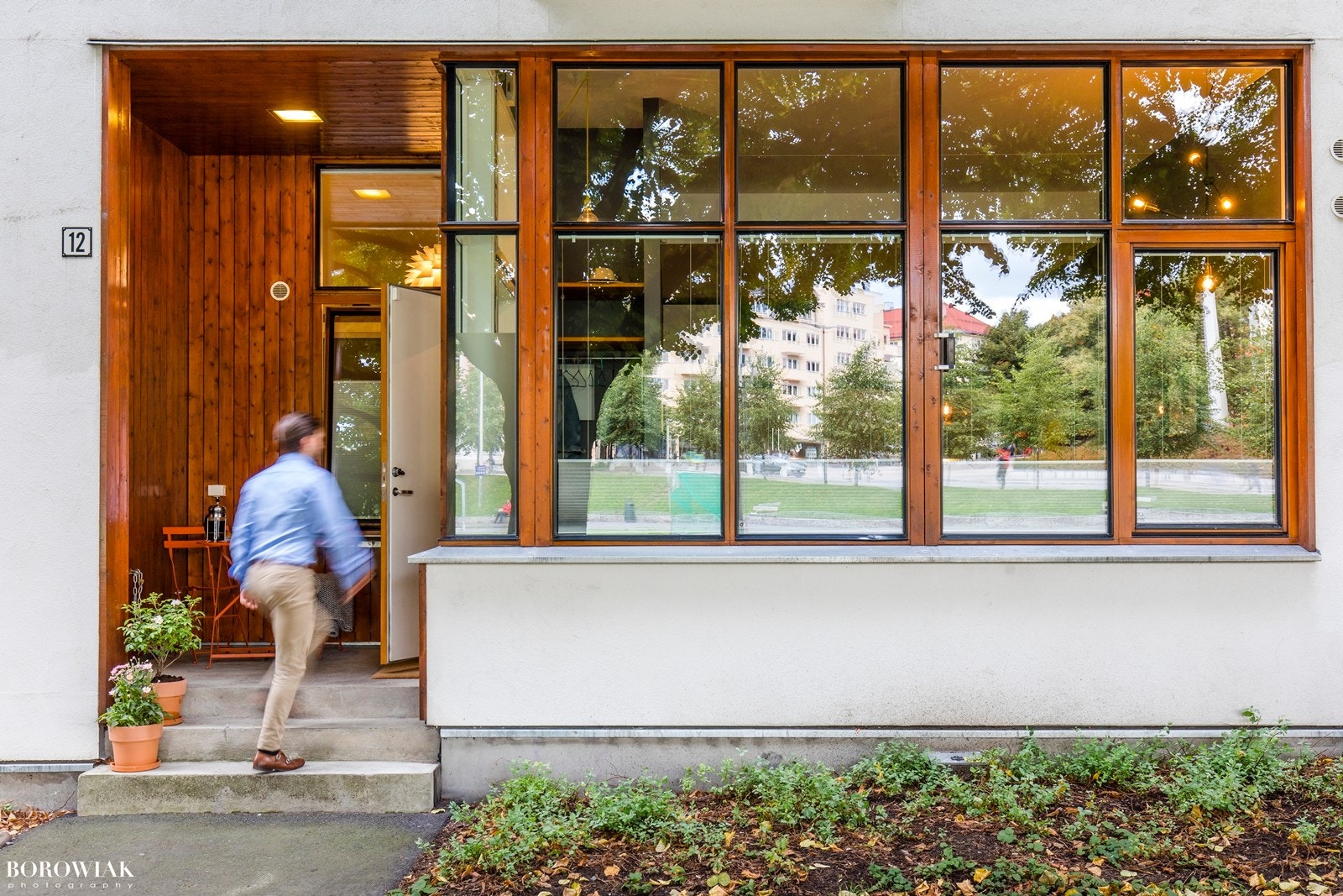 Lille Bislett 12 er en spennende og moderne 2-roms eierleilighet beliggende i en rolig trafikkfri stikkgate, med hyggelig utsyn over park og aktivitetsområde. Galleribilde
