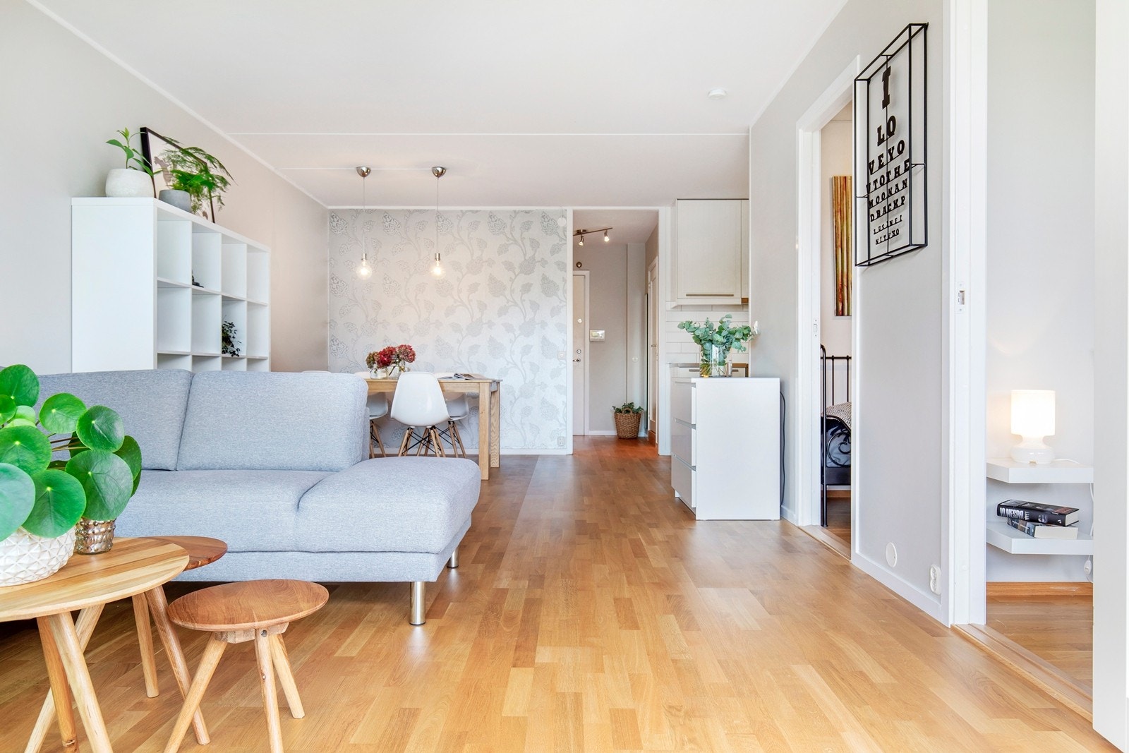 Det er parkett i alle oppholdsrom utenom badet som er flislagt Galleribilde