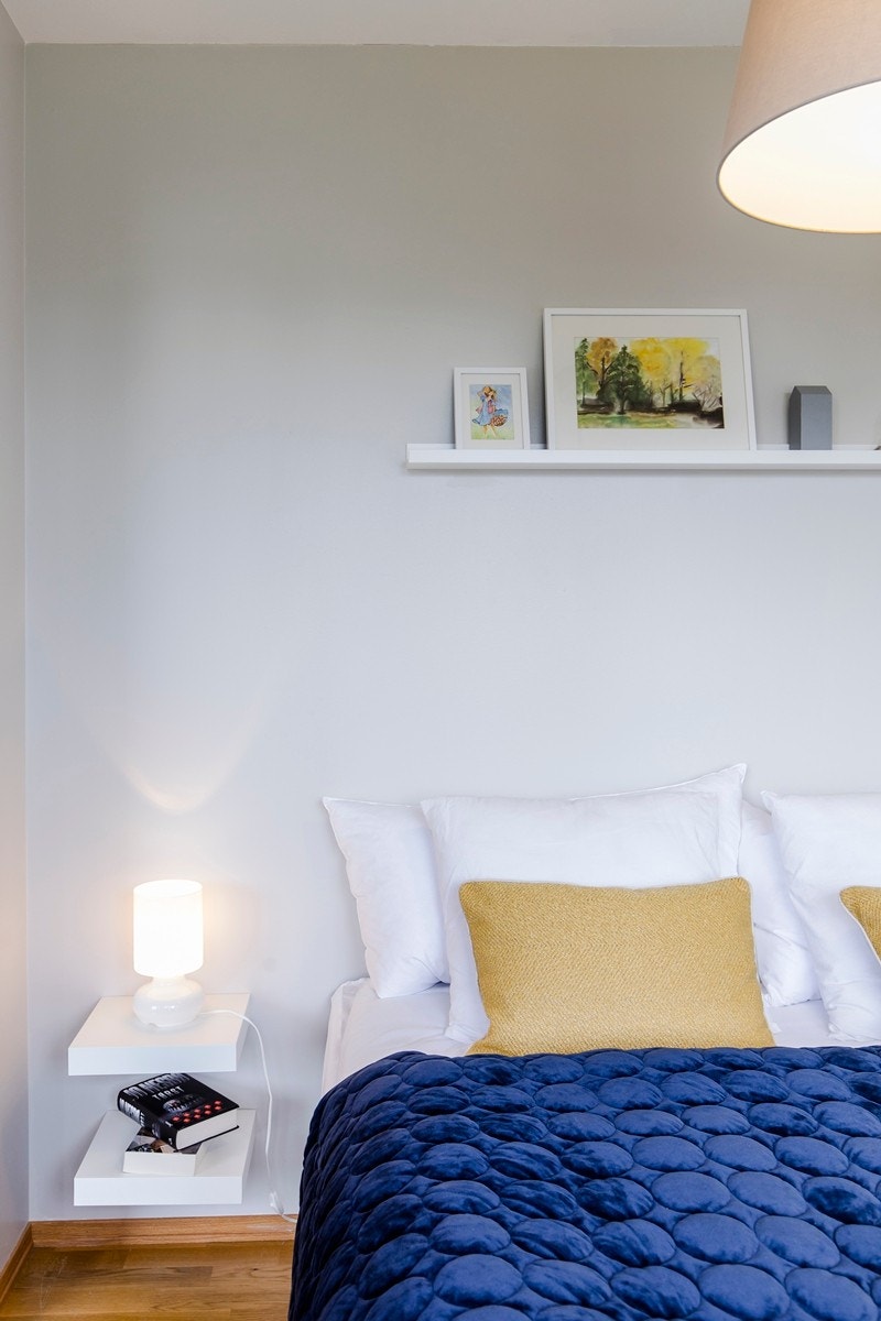 Soverommet er lysmalt og moderne Galleribilde