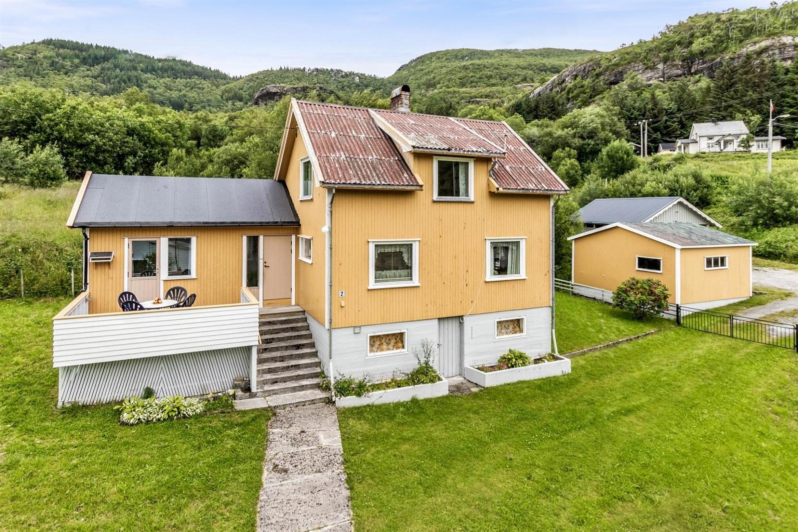Enebolig med stor og fin tomt. Gode sol- og lysforhold. Galleribilde