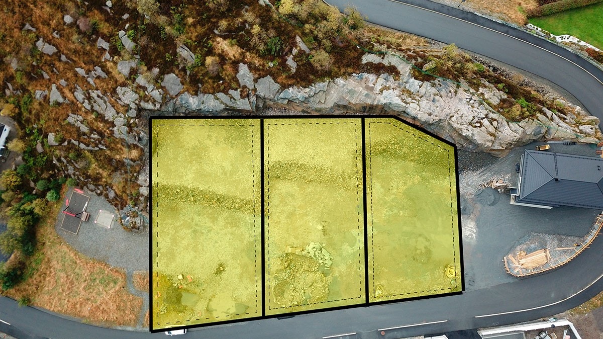 Tomtene er ferdig planert med vei, vann og kloakk til tomtegrensen. Størrelse fra 1006,8 m² - 1129,6 m². Galleribilde