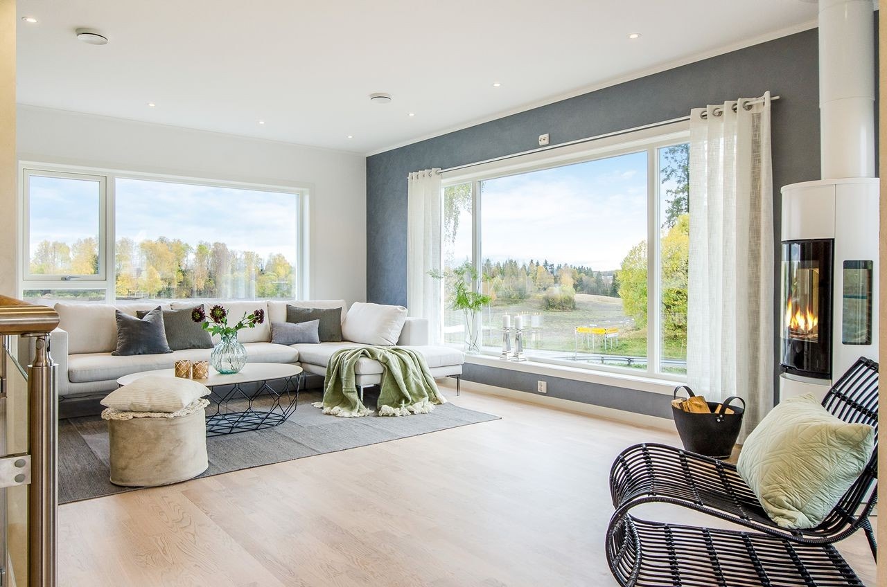 Store vindusflater bidrar til mengder med naturlig lysinnslipp! Galleribilde