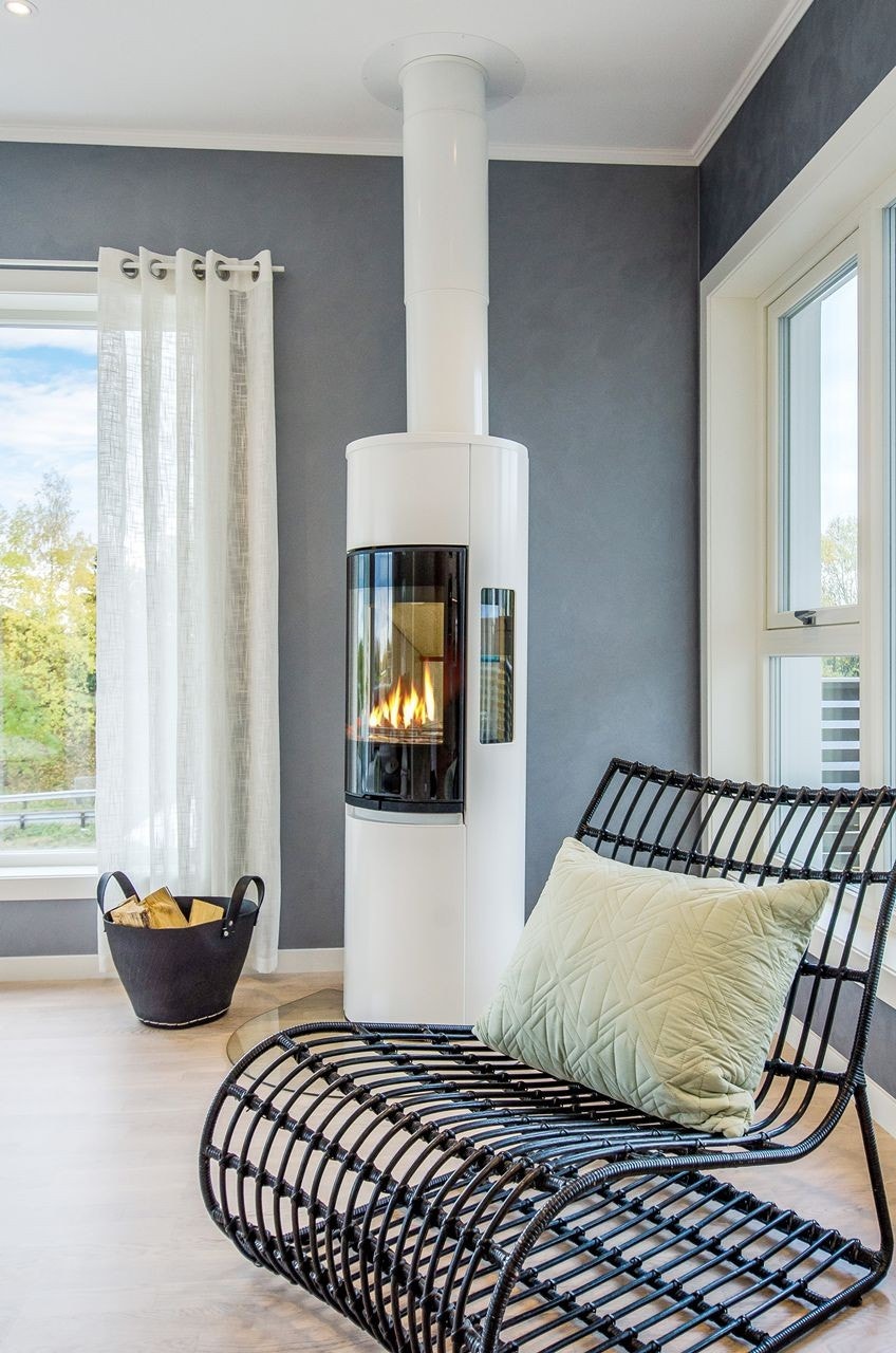 Flott peisovn av type Contura i stuen Galleribilde