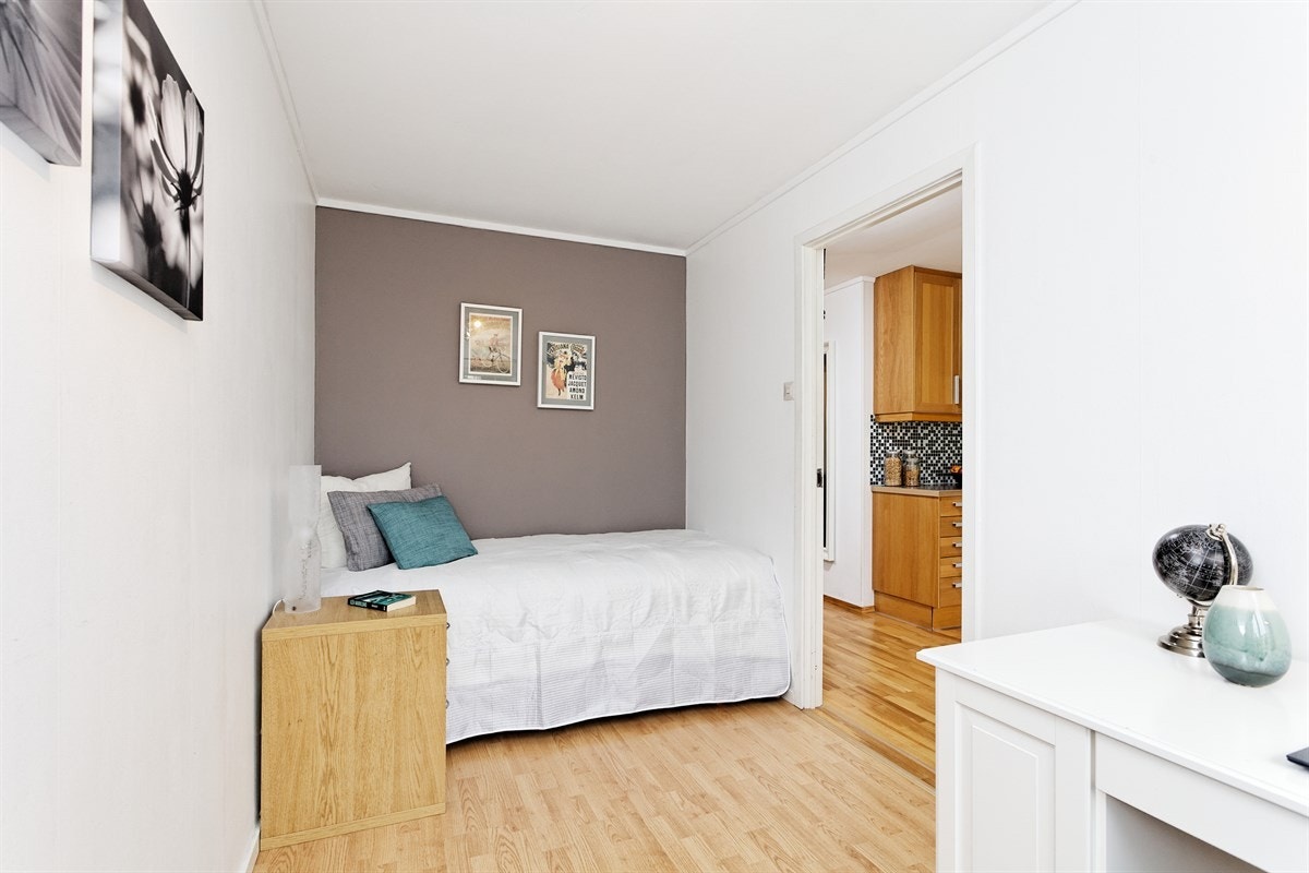 Soverom 2 har også en god størrelse med plass til større seng Galleribilde