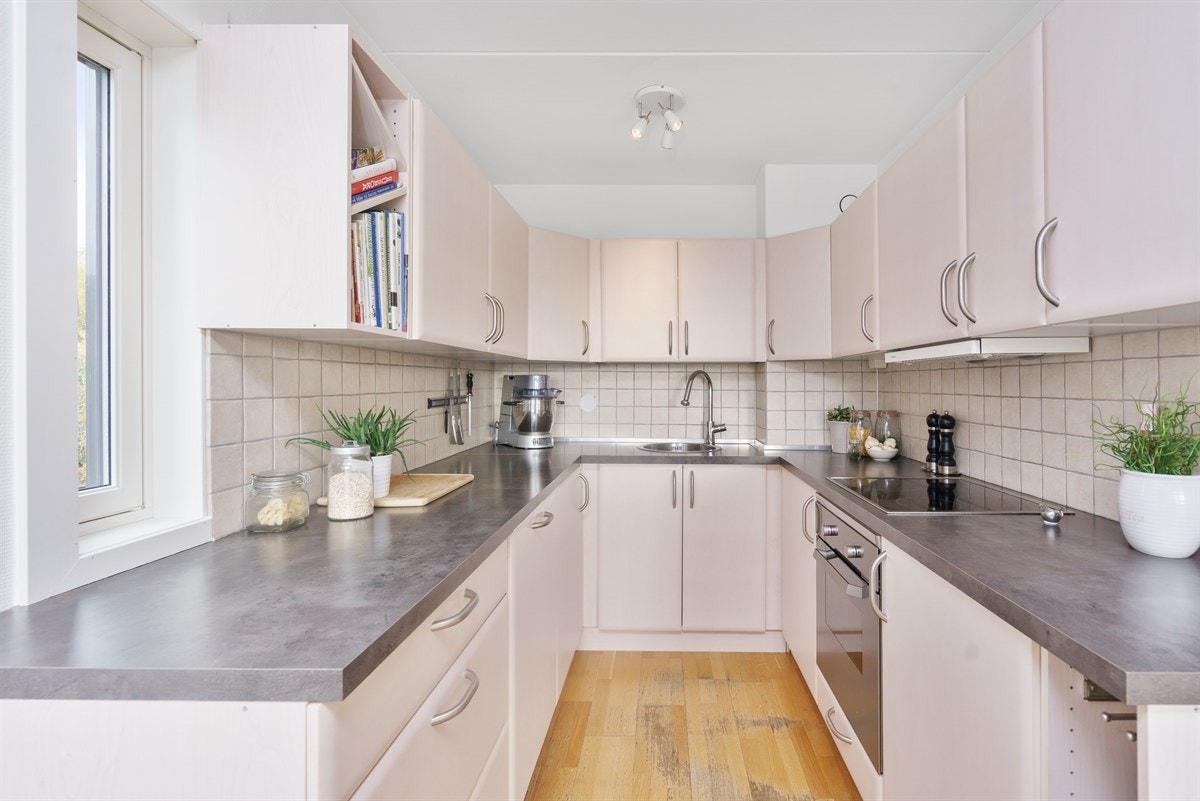 Endevindu på gavlvegg. Ekstra lys inn i leiligheten! Galleribilde