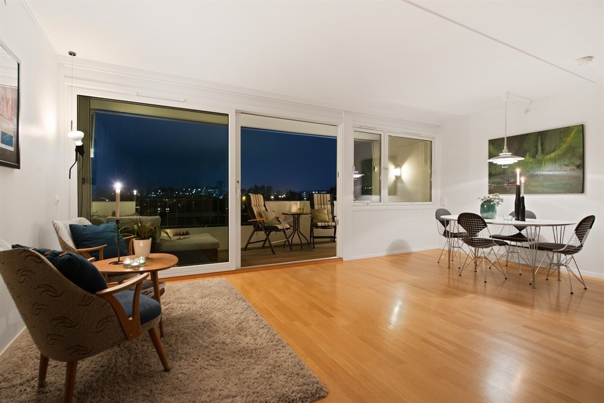 Leiligheten har en åpen og romslig planløsning med flere soner Galleribilde