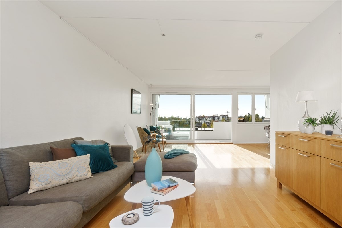 Stue med åpen og romslig planløsning! Galleribilde