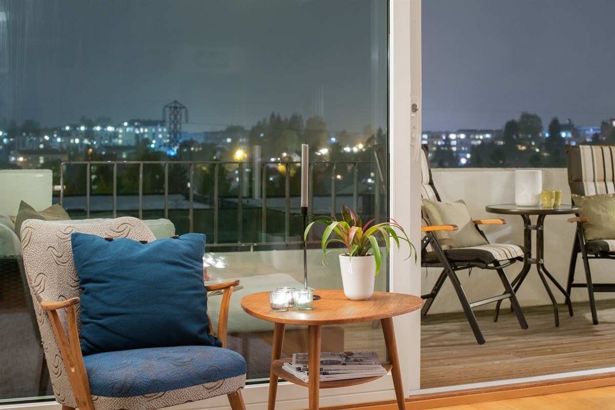 Stue med utgang til sydvestvendt balkong Galleribilde