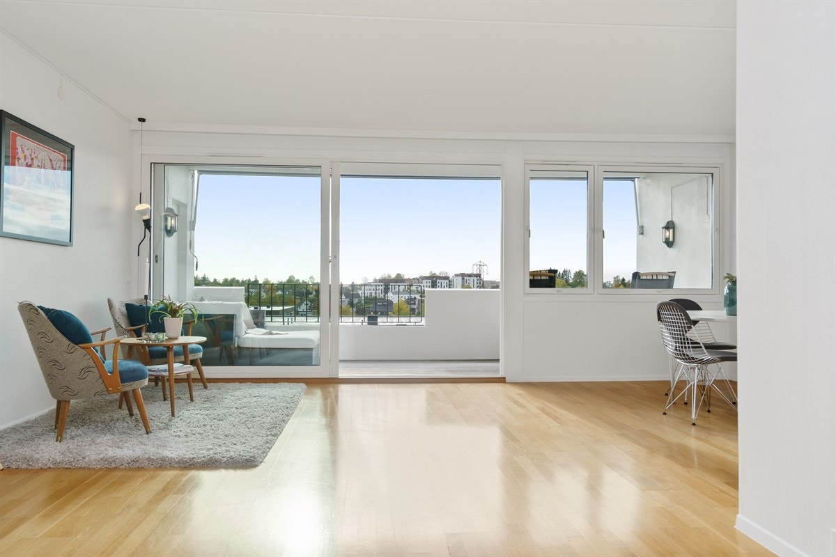 Endeleiligheten er gjennomgående og har en åpen og romslig planløsning med flere soner Galleribilde