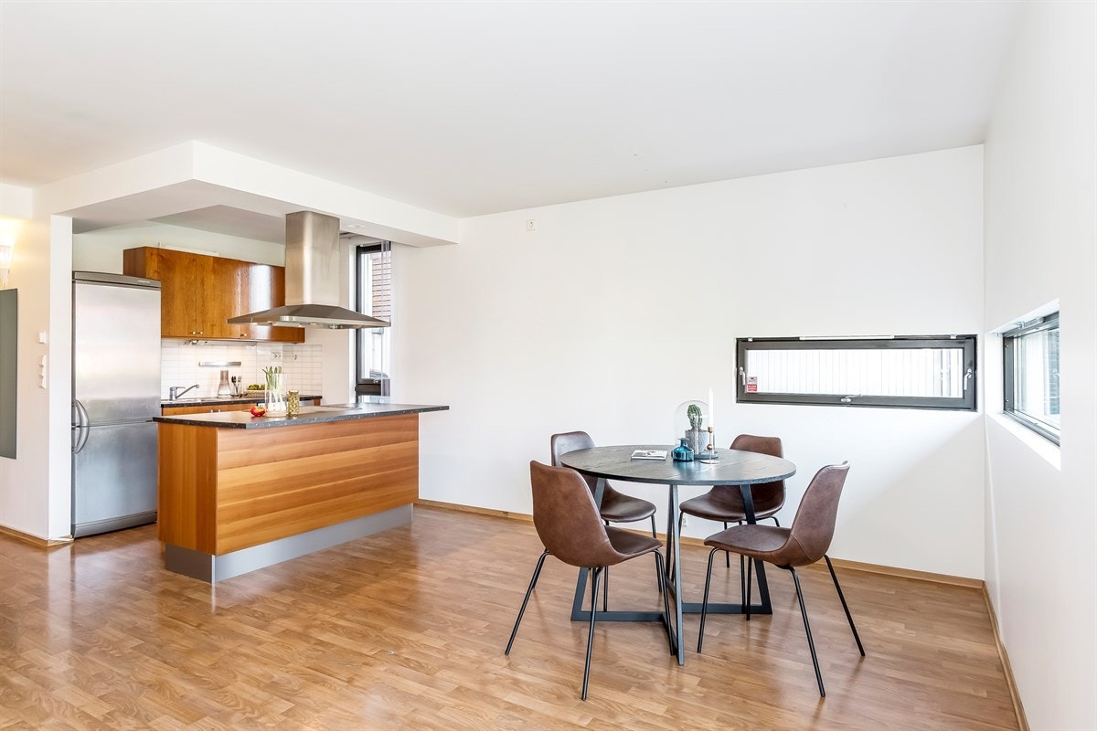 Kjøkken/spiseplass. Galleribilde