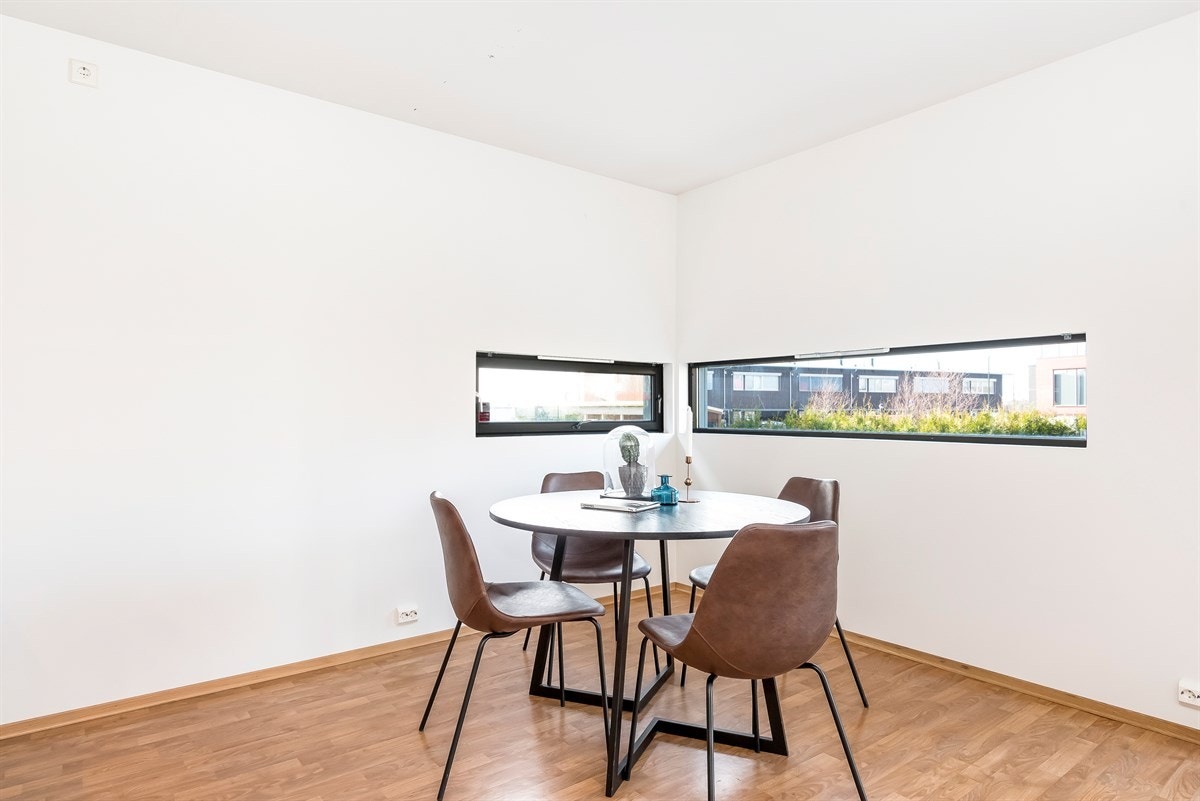 Plass til spisebord i forlengelsen av kjøkkenet. Galleribilde