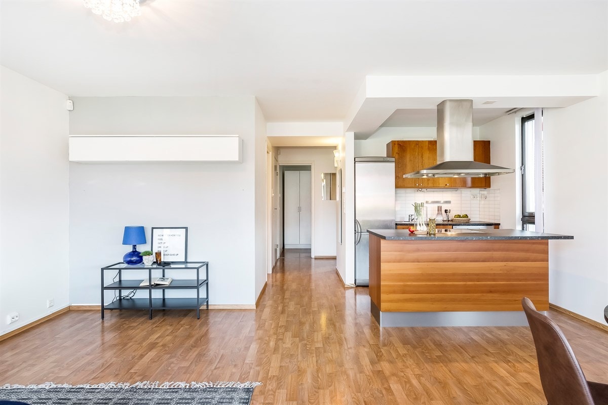 Soverom, gjesterom og bad har alle adkomst fra mellomgangen. Galleribilde