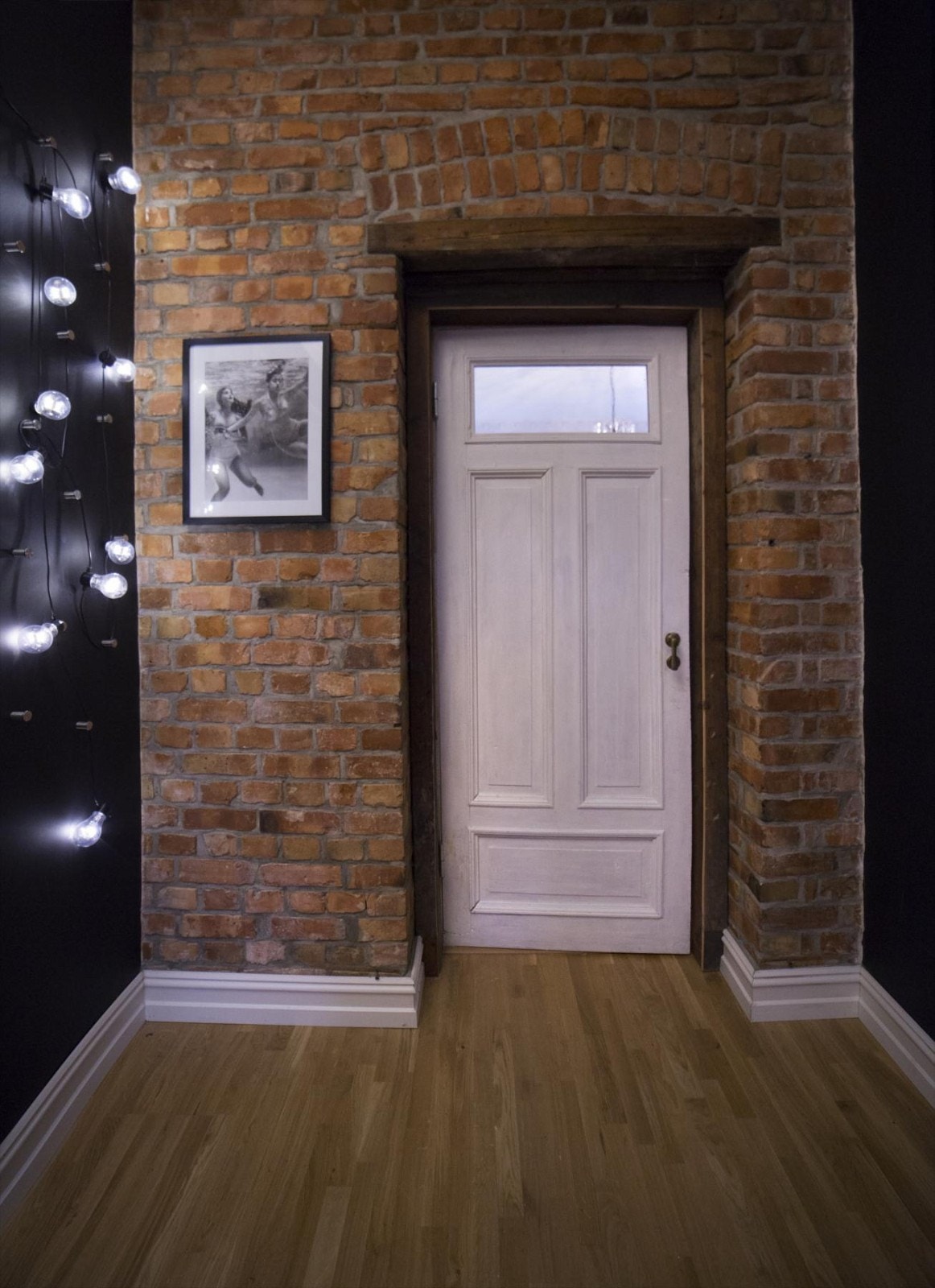 Teglsteinssvegg på hovedsoverommet. Galleribilde