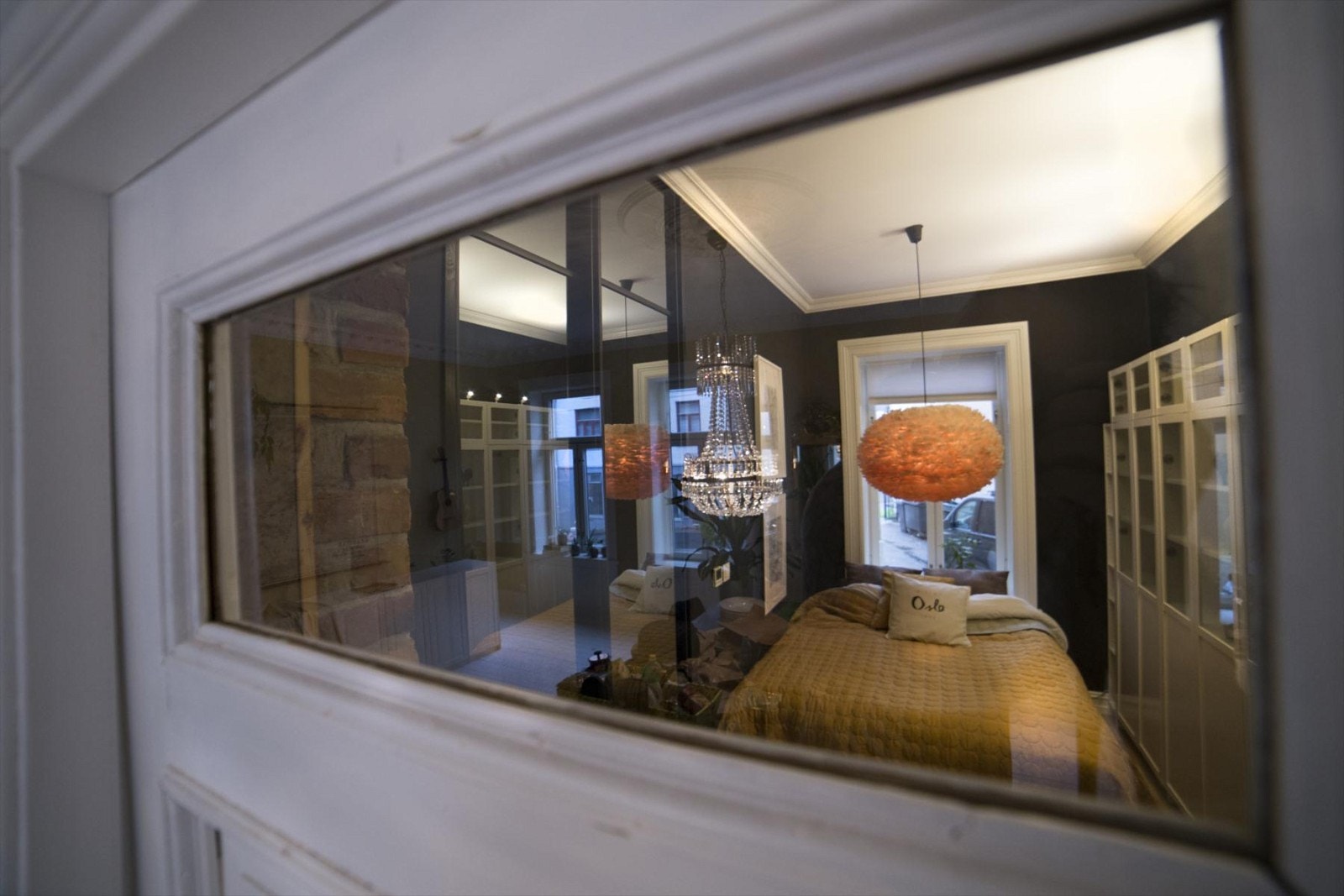 Fra kjøkken og inn til hovedsoverom. Galleribilde