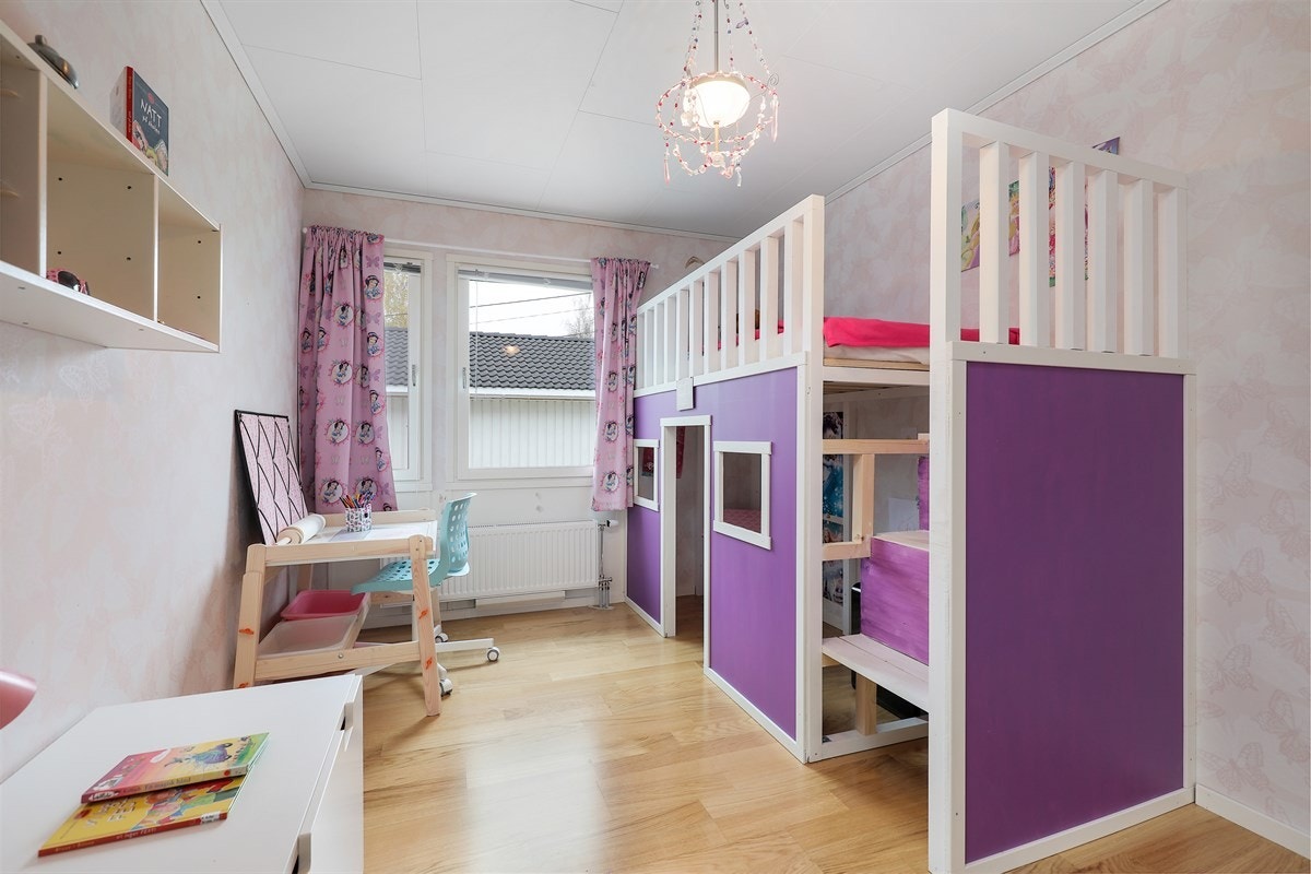 Soverom 2 i 1. etg. Sengen medfølger. Galleribilde