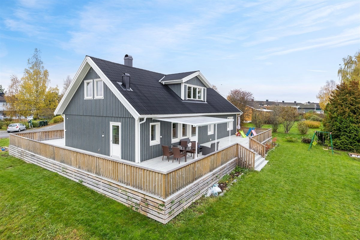 Eiendommen har gode sol- og utsiktsforhold. Galleribilde