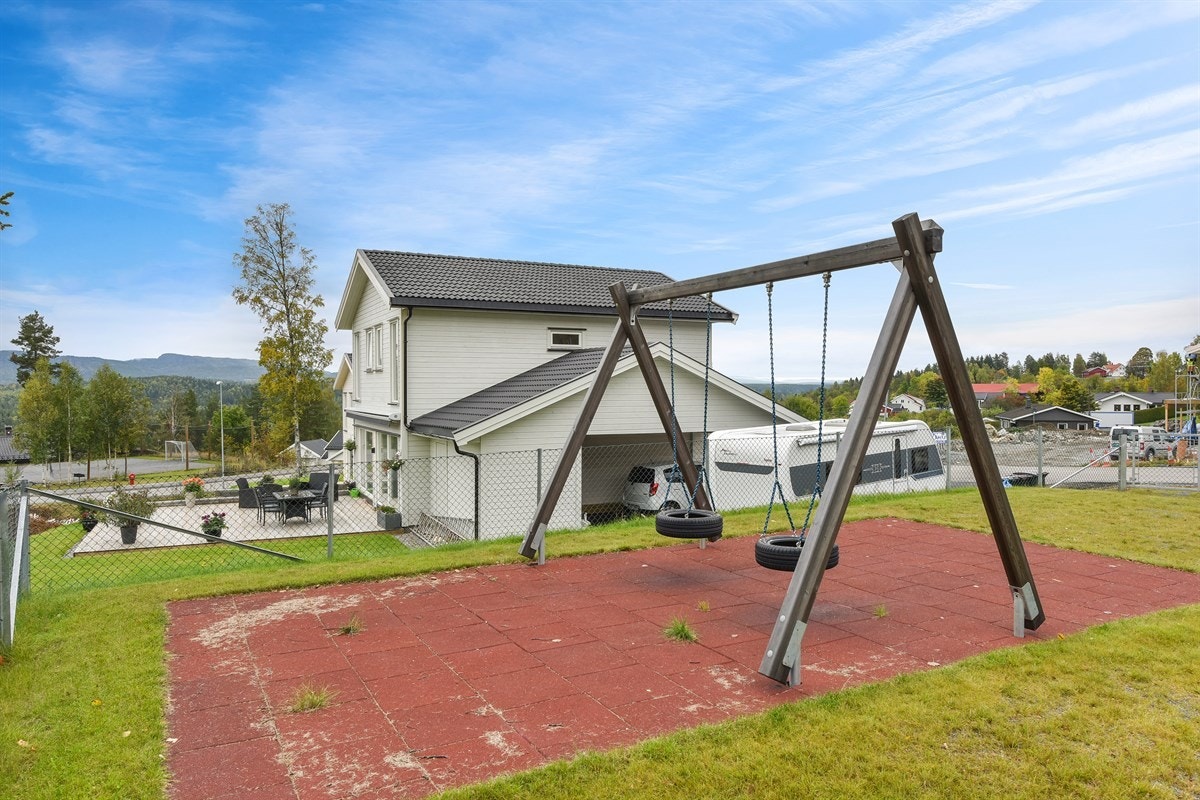 Meget barnevennlig område der det er kort vei til diverse lekeplasser. Galleribilde