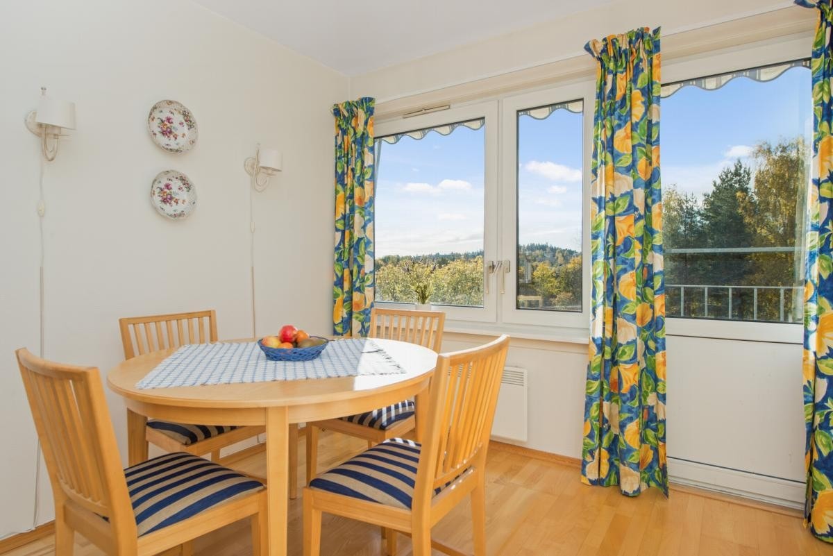 Hyggelig spisestueplass. Galleribilde