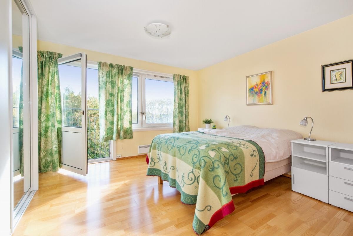 Hovedsoverom med flott garderobe. Galleribilde