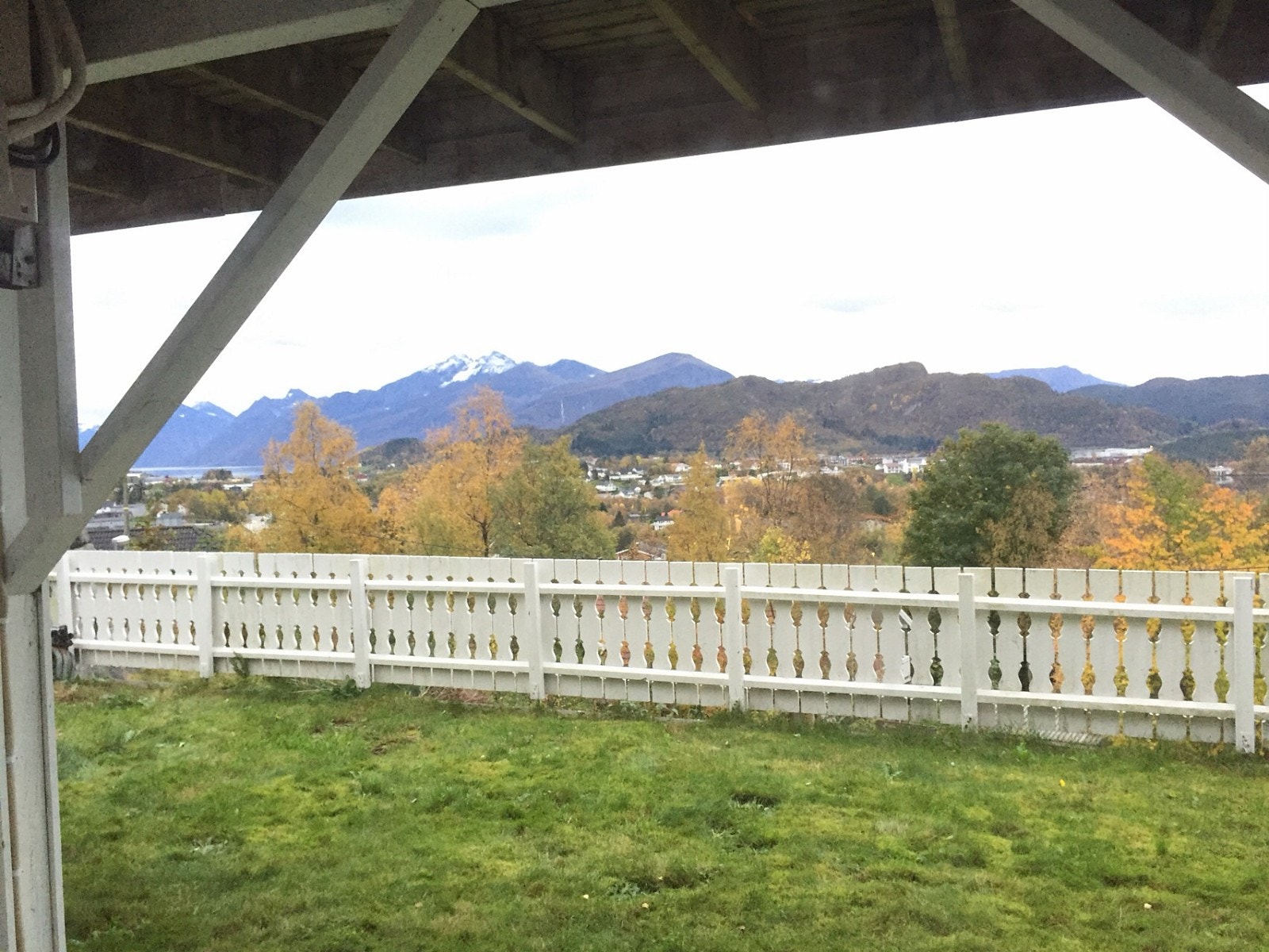 Flott utsikt mot Ramoen og Hjørundfjord. Galleribilde