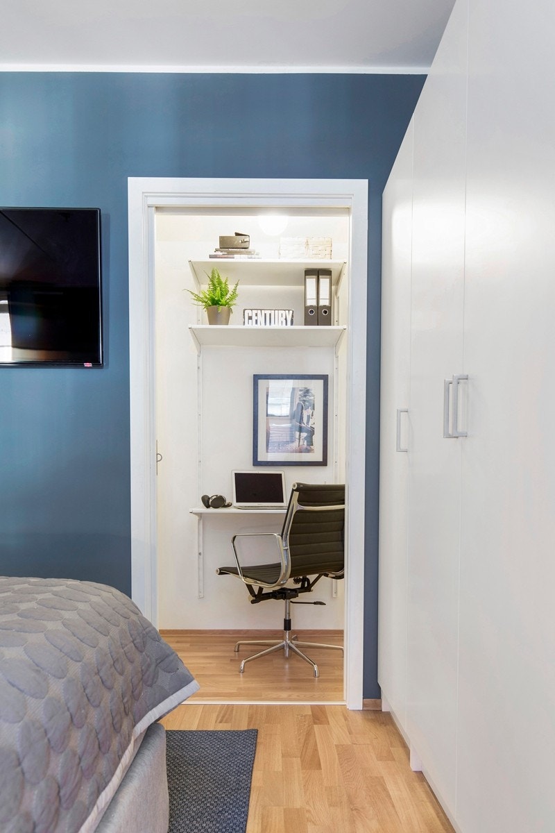 I tilknytning til hovedsoverommet har man to praktiske rom som egner seg perfekt som et lite Walk in closet, bod og kontor. Galleribilde