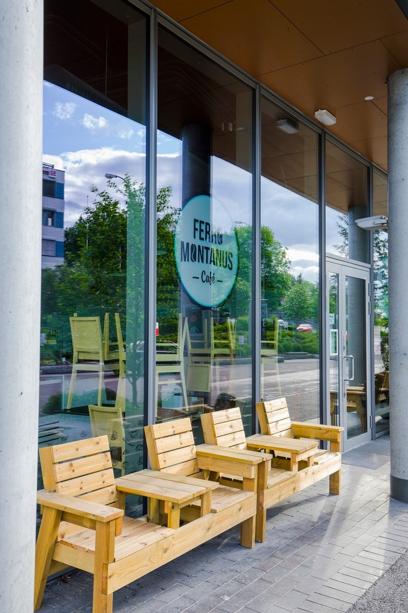I sameiets bygg fins det et godt utvalg av forretninger som Rema1000, legesenter, apotek, frisør og kafè Galleribilde