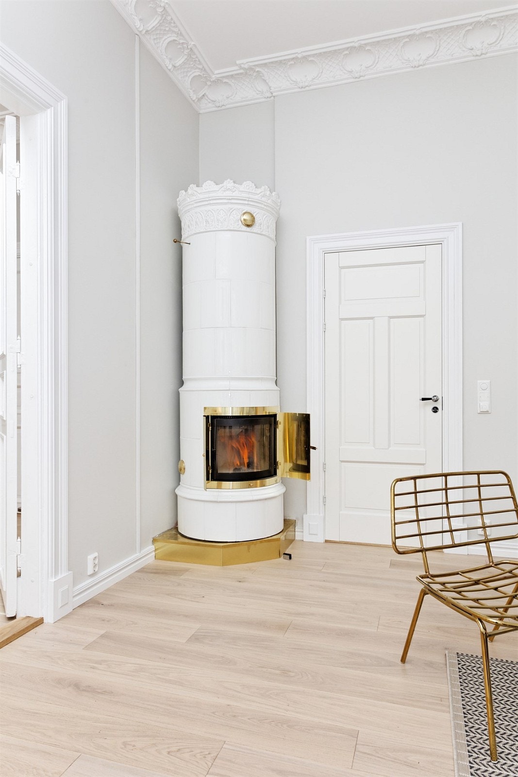 Når temperaturen synker sørger peisen for å heve atmosfæren kveldstid Galleribilde