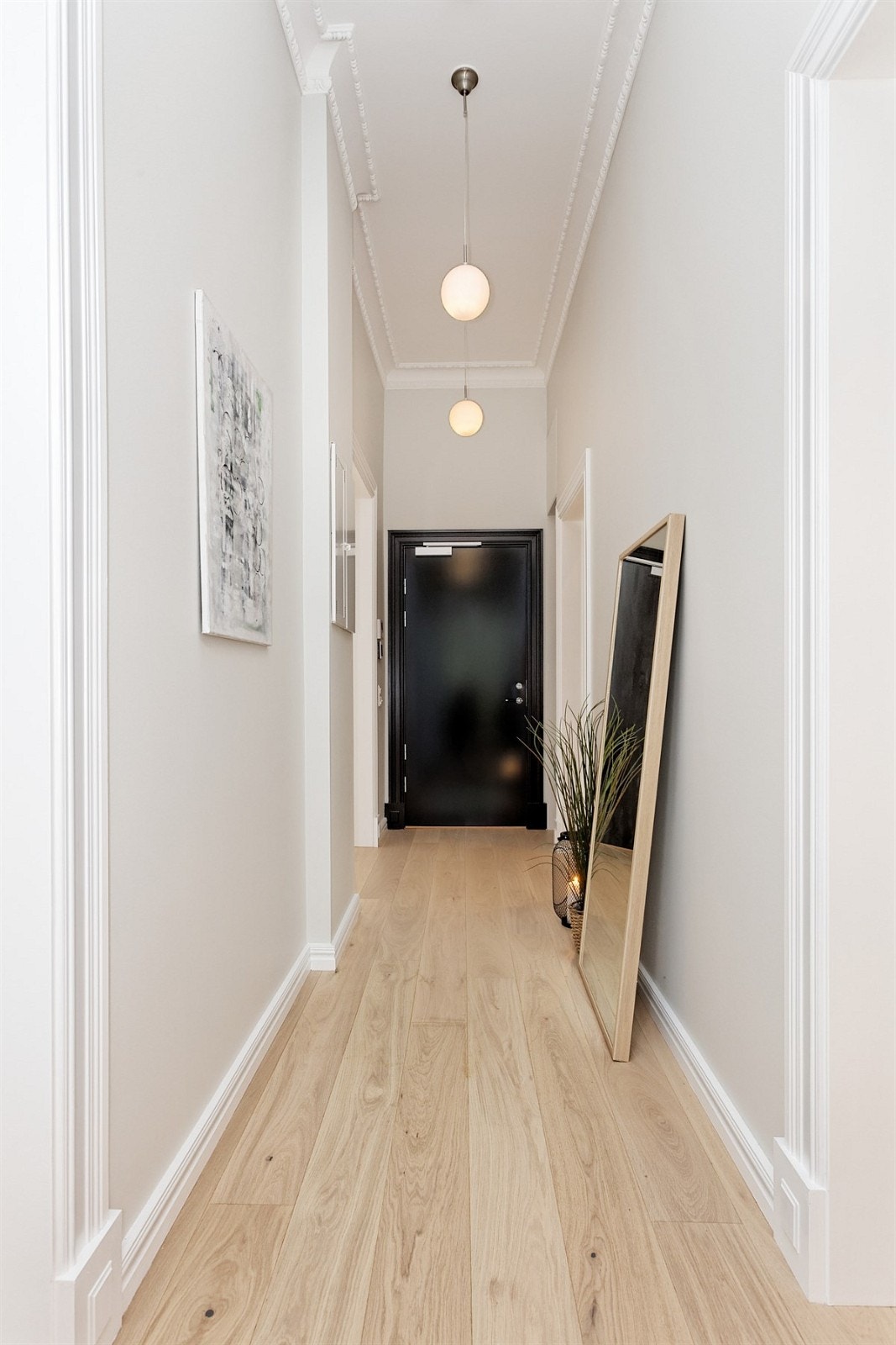 Gangen gir direkte tilgang til nesten alle rommene i leiligheten Galleribilde