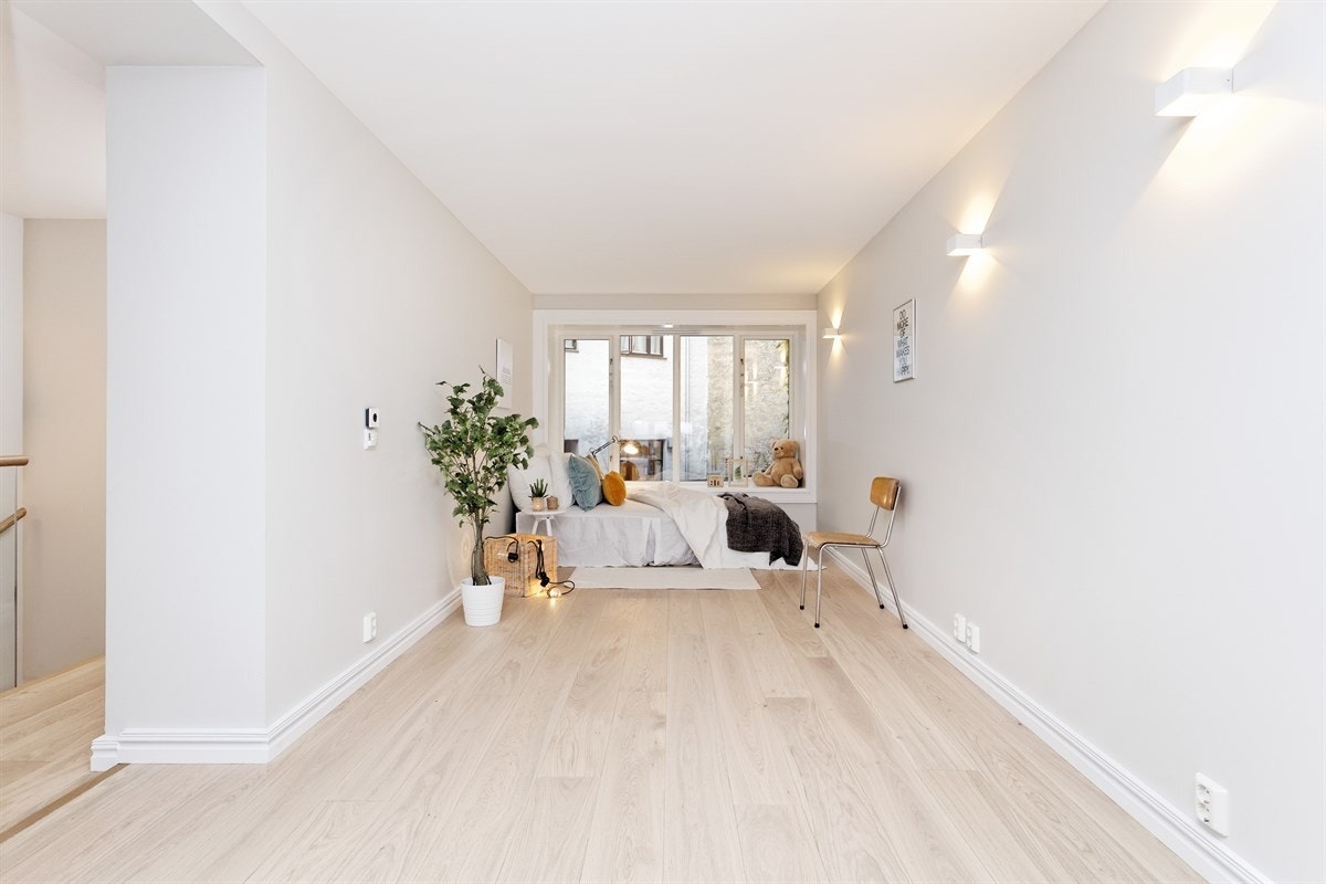 2.etasje oppleves som lys og romslig Galleribilde