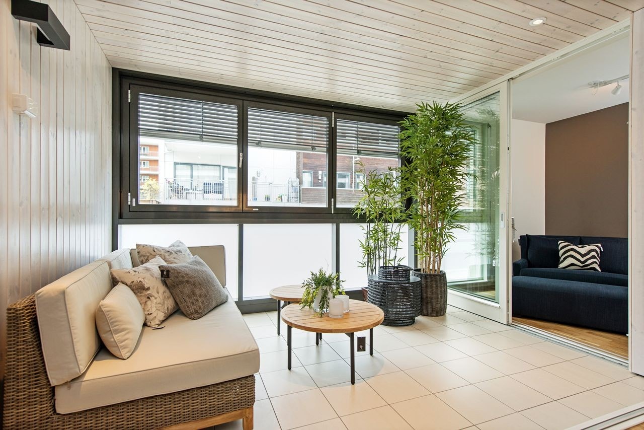 Adkomst fra kontoret via skyvedører Galleribilde
