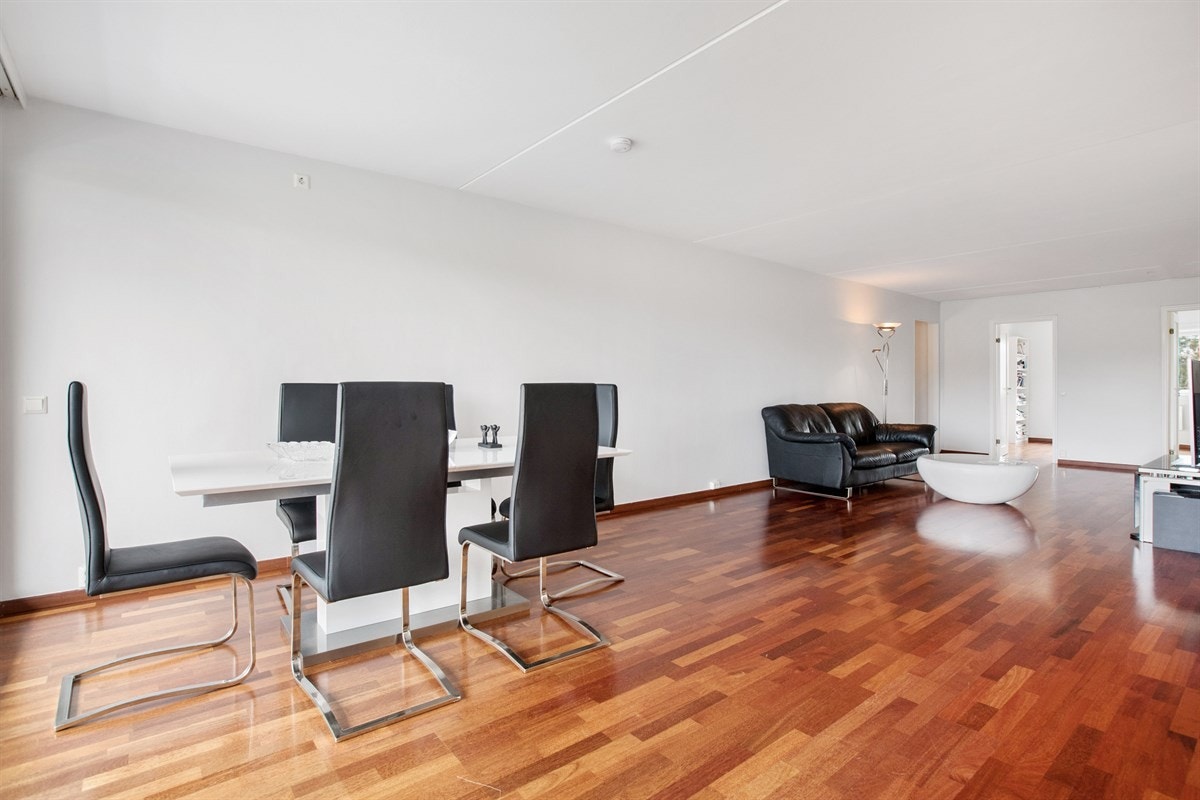 Stuen måler hele 10 meter i lengde Galleribilde