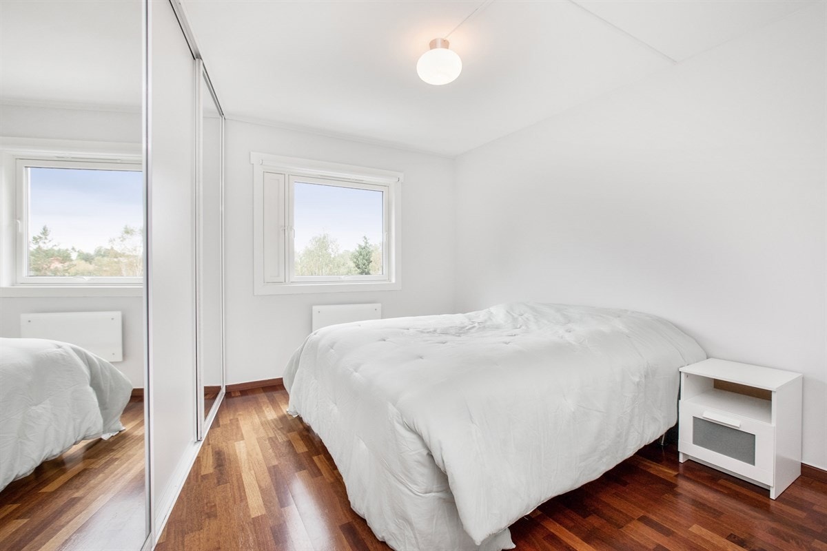 Soverom 1. Det er etterisolert vegg i soverommet Galleribilde