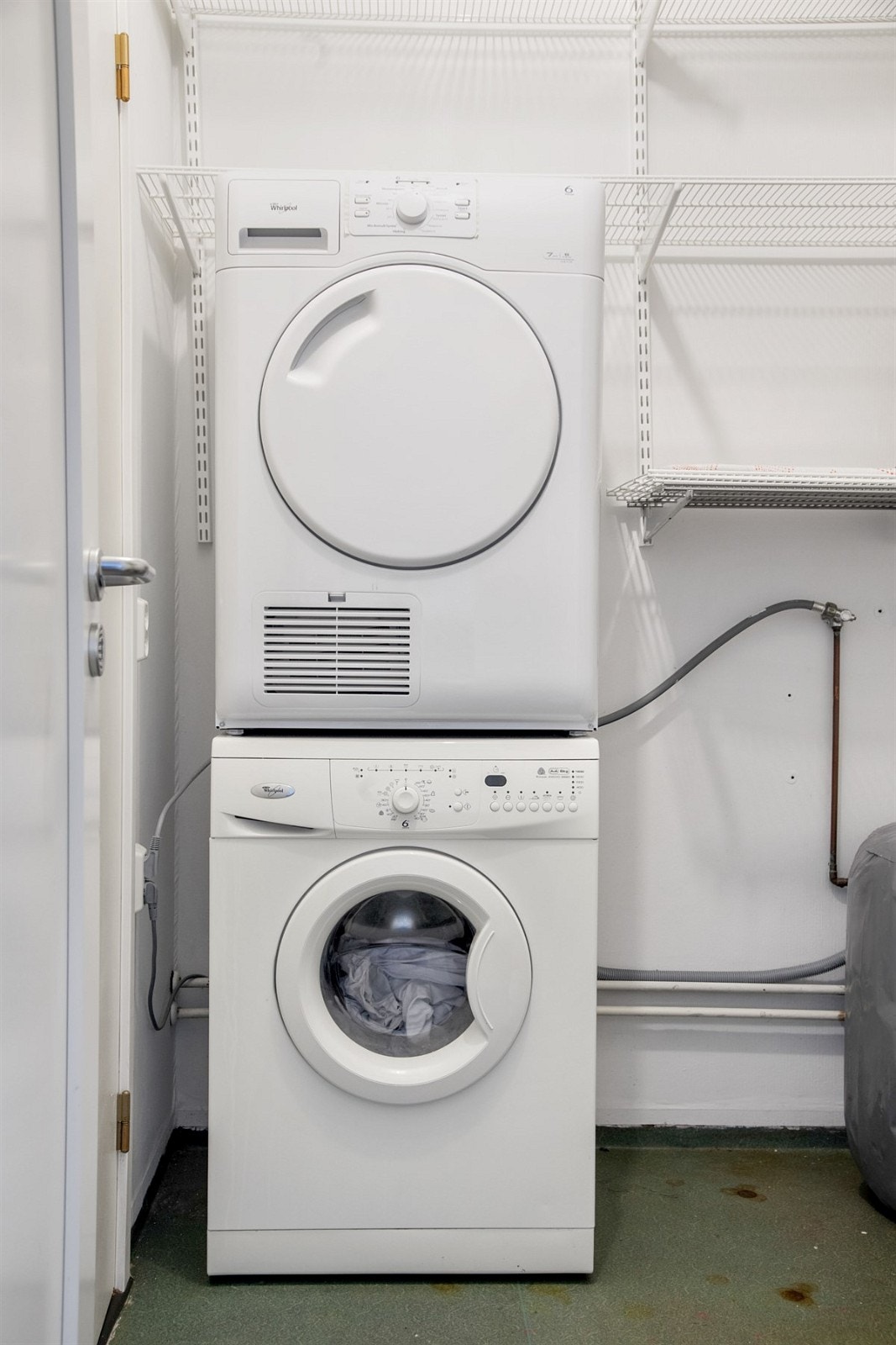 Bod/vaskerom med tilknytning til separat wc Galleribilde