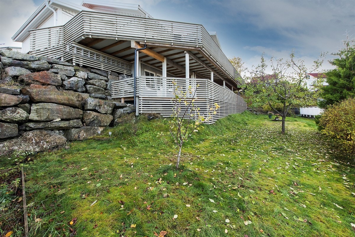 Eiendommen har også nærhet til flotte tur- og friluftsområder i Rælingsåsen. Galleribilde